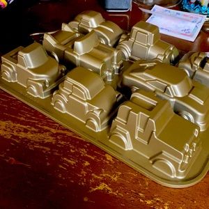 Williams Sonoma Vintage Car Cake Pan NordicWare